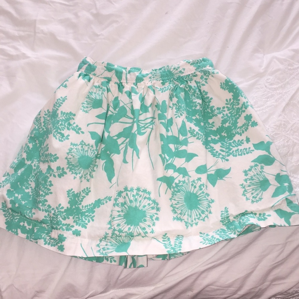 Girls floral gap skirt size 4 very good condition
